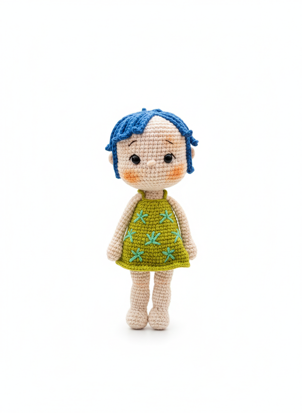 Iris – Handgemaakte Gehaakte Meisjespop 20cm | Lief Uniek Cadeau voor Kinderen