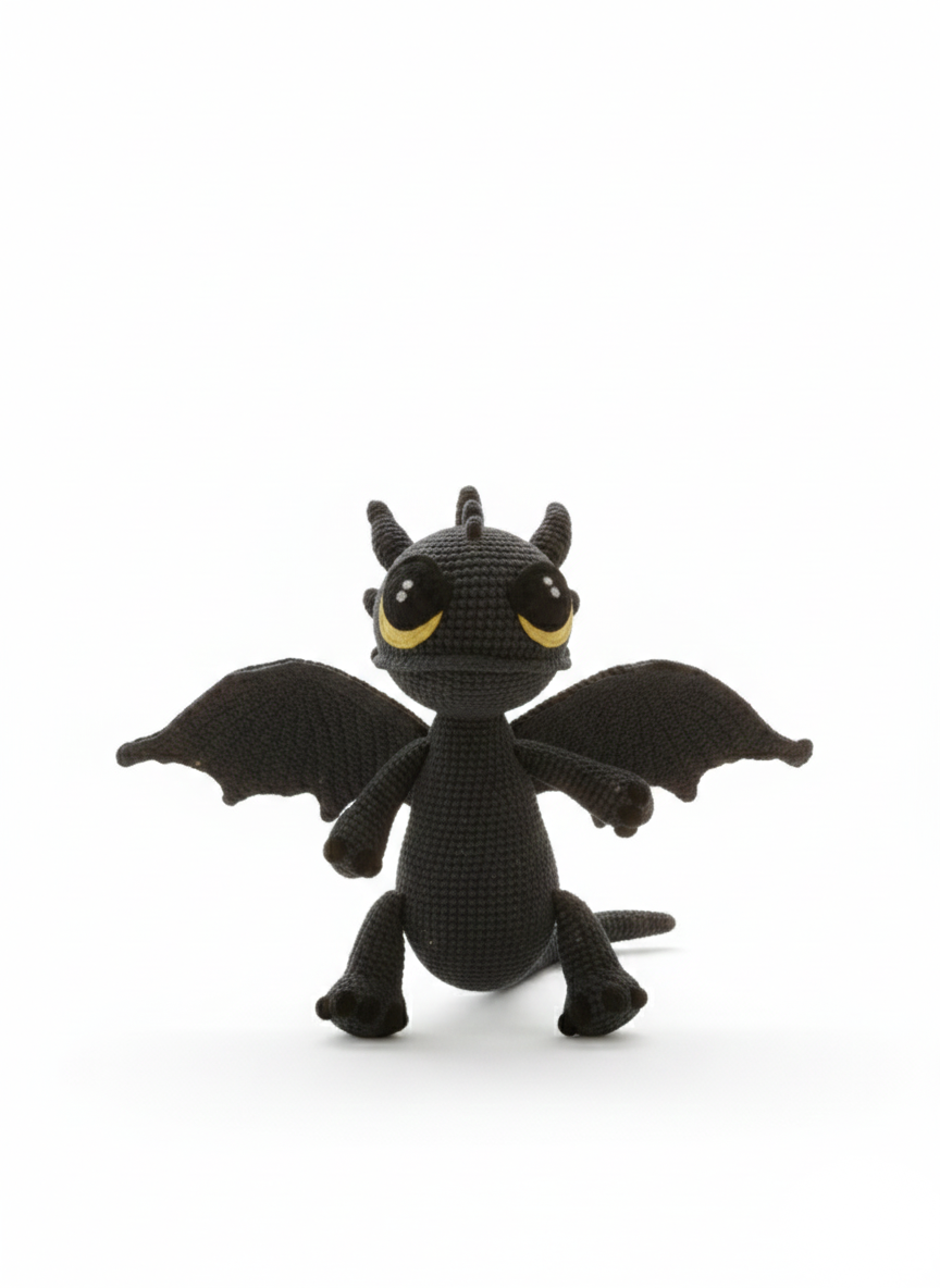 Onyxie – Handgemaakte Gehaakte Drakenput 38cm | Uniek Fantasiecadeau