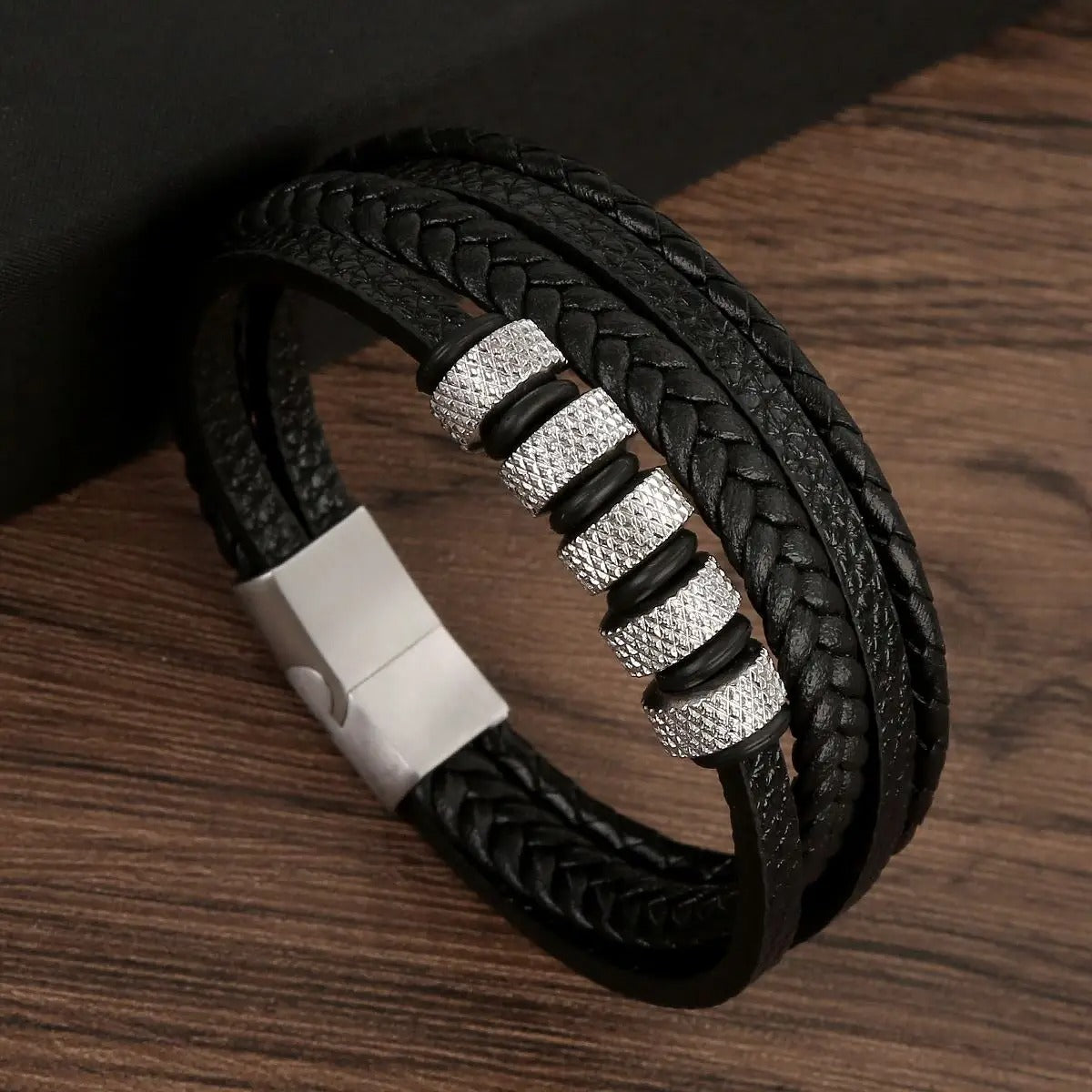 Heren Multi-Laags Leren Armband | Bevroren Metalen Accenten | Magnetische Gesp | Streetwear