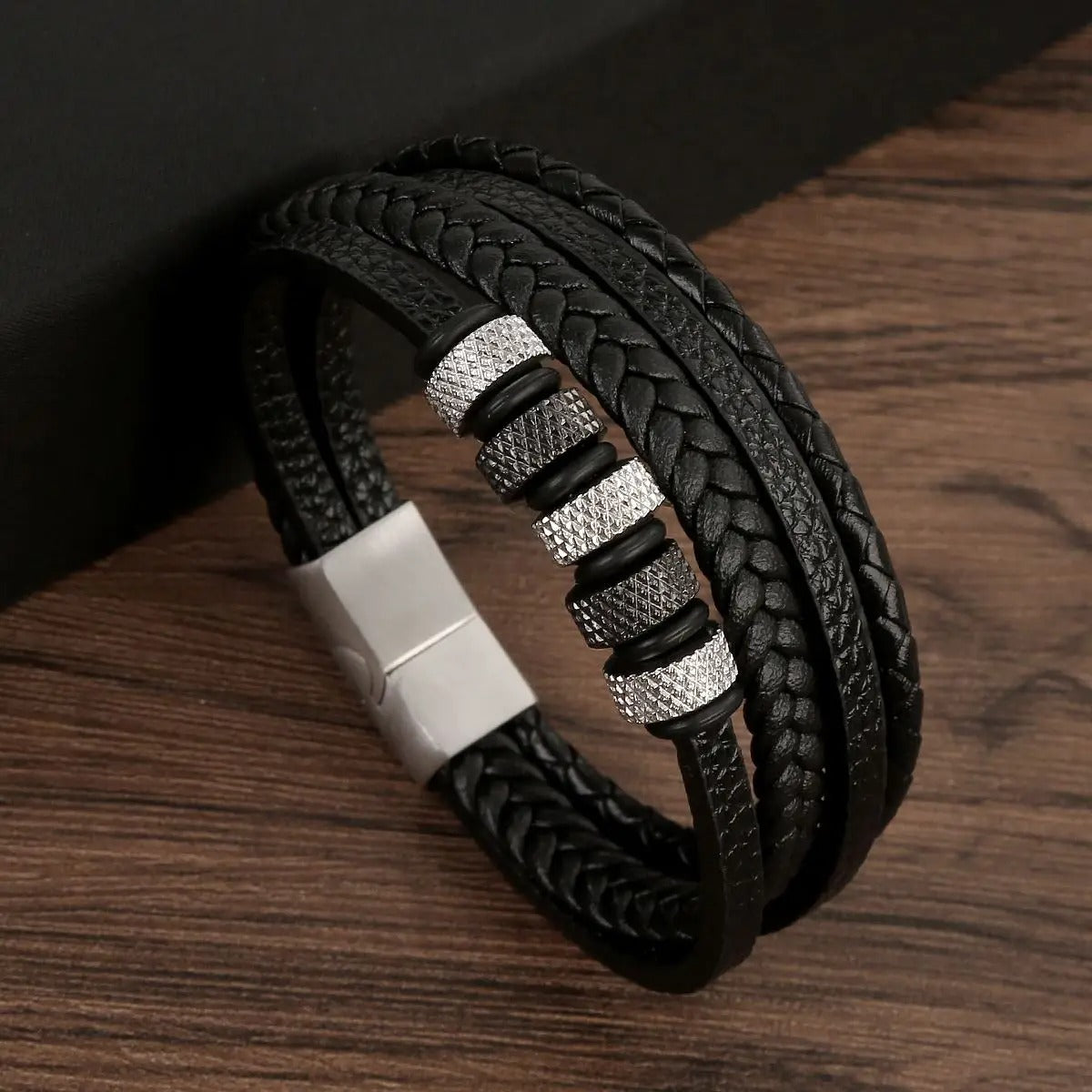 Heren Multi-Laags Leren Armband | Bevroren Metalen Accenten | Magnetische Gesp | Streetwear