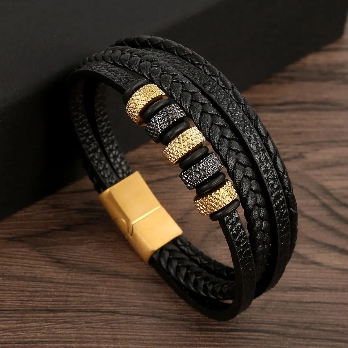 Heren Multi-Laags Leren Armband | Bevroren Metalen Accenten | Magnetische Gesp | Streetwear
