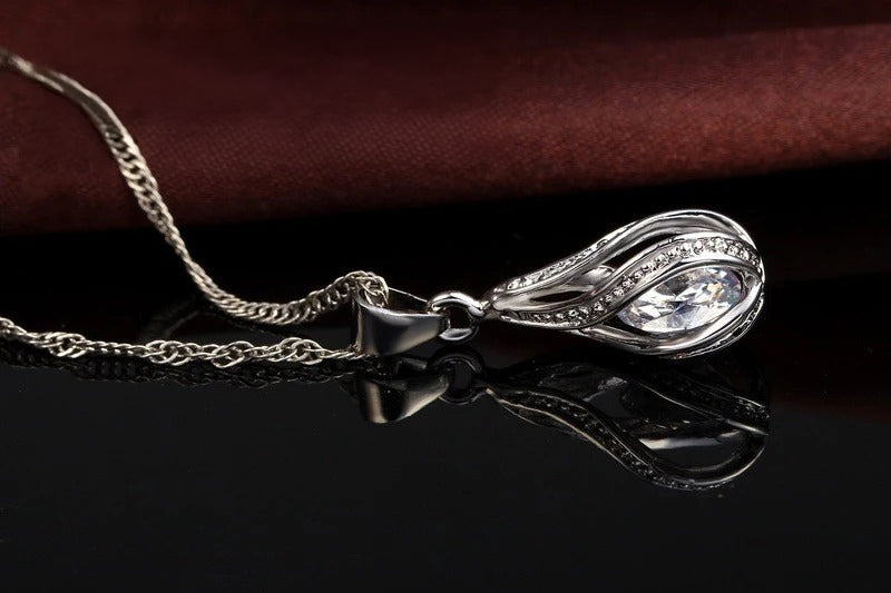 Dames Waterdruppel CZ Sieradenset | Verzilverde Ketting & Oorbellen | Elegant Cadeau