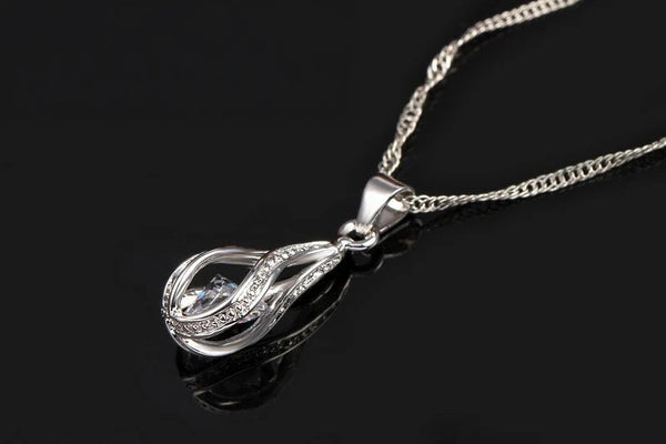 Dames Waterdruppel CZ Sieradenset | Verzilverde Ketting & Oorbellen | Elegant Cadeau
