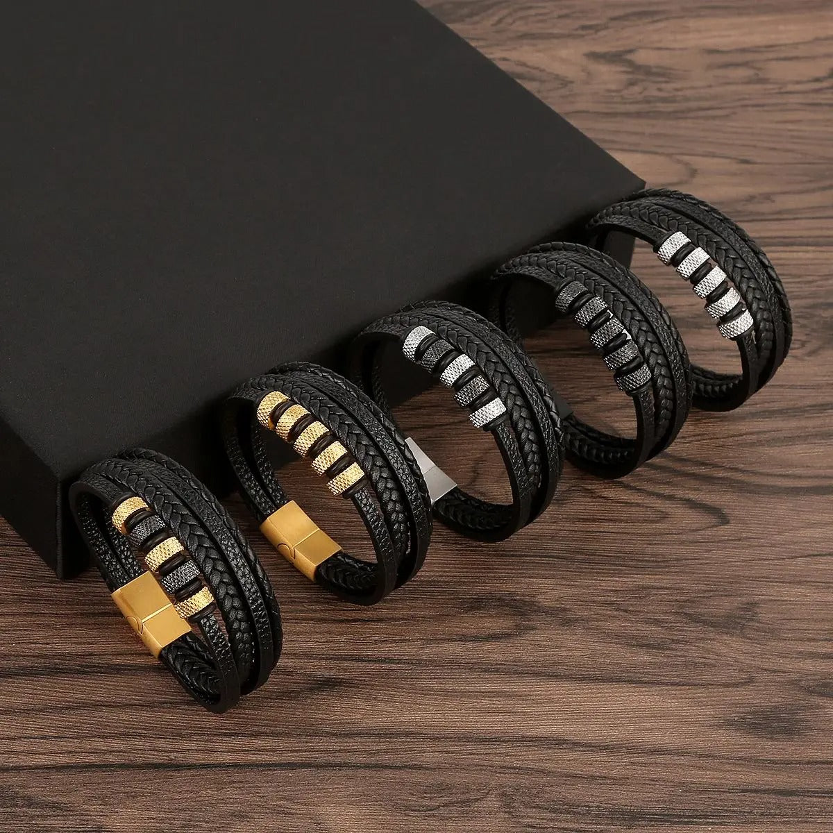 Heren Multi-Laags Leren Armband | Bevroren Metalen Accenten | Magnetische Gesp | Streetwear