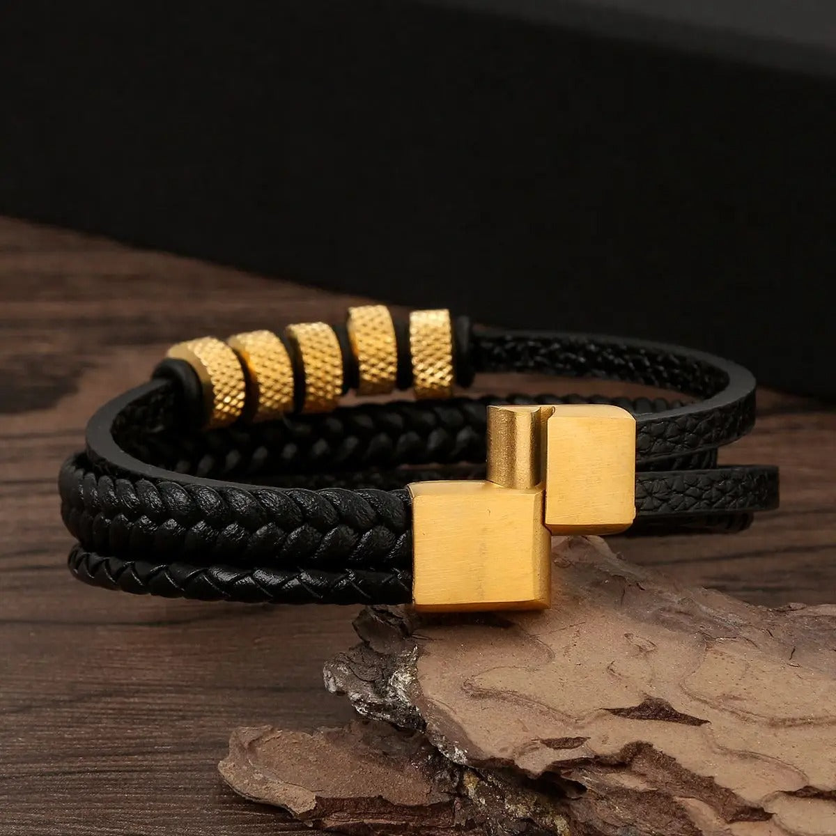 Heren Multi-Laags Leren Armband | Bevroren Metalen Accenten | Magnetische Gesp | Streetwear